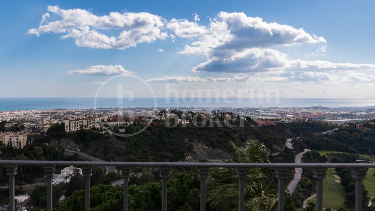 Penthouse Las Colinas de la Heredia - Triplex Penthouse in a Prime Location