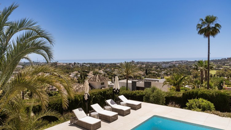 Villa with spectacular views in Nueva Andalucia