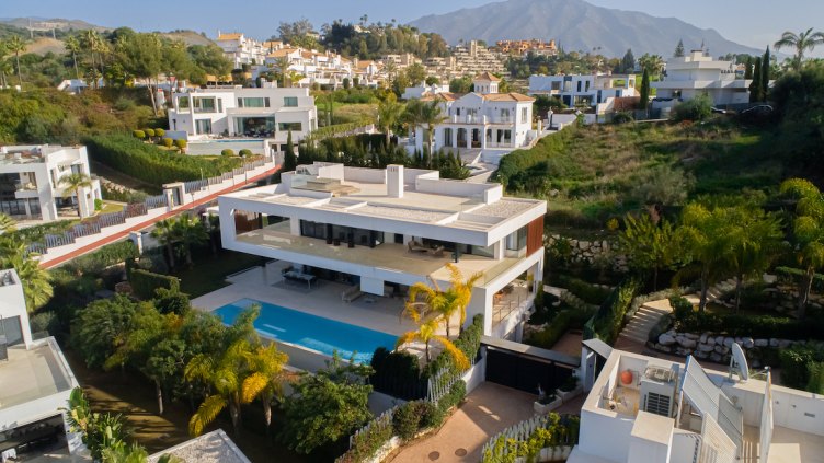 New golf valley luxury villa