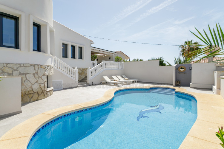 Exclusive mediterranean villa with spectaculars sea views