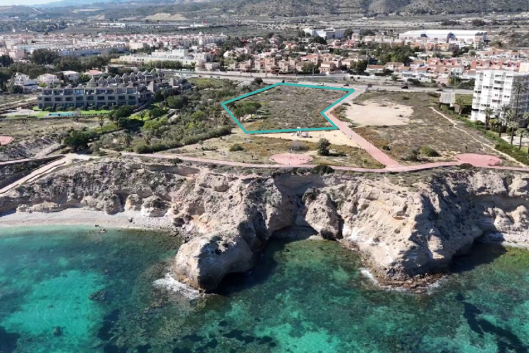 Newbuilt elegant 3-bedroom seafront villas with breathtaking Mediterranean views in El Campello