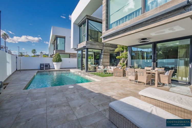 Exclusive modern villa in the heart of El Albir