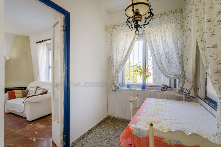 Detached chalet with big garden near the sea