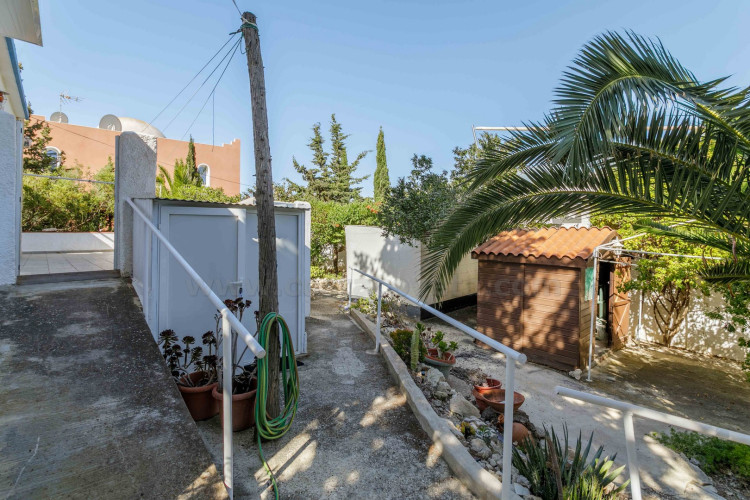 Detached chalet with big garden near the sea
