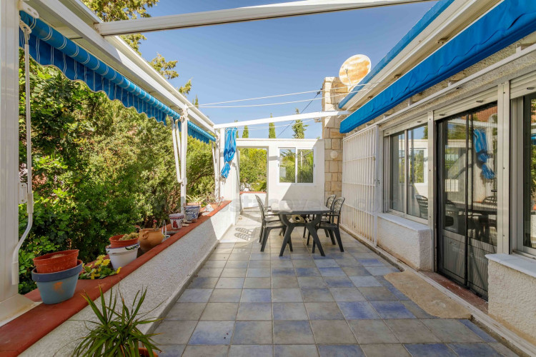 Detached chalet with big garden near the sea