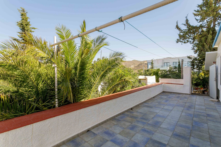 Detached chalet with big garden near the sea