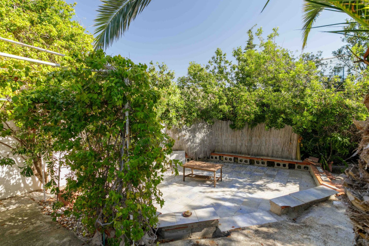 Detached chalet with big garden near the sea