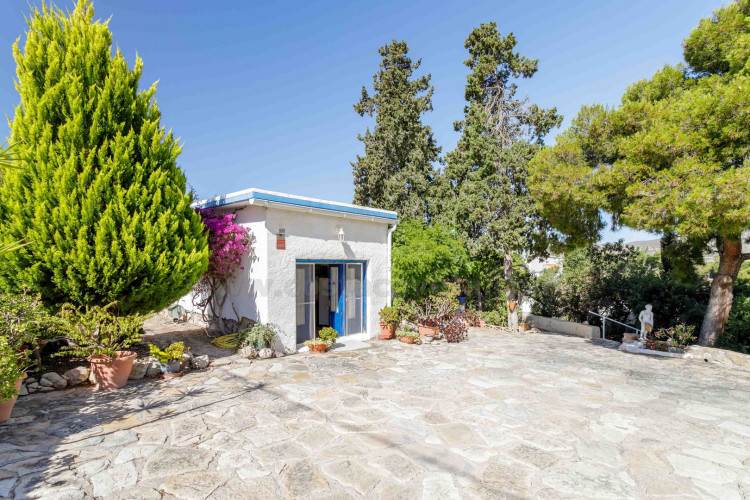 Detached chalet with big garden near the sea
