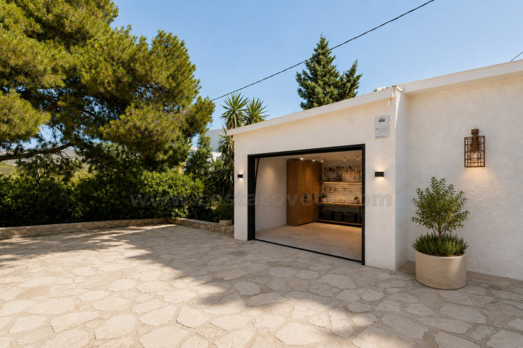 Detached chalet with big garden near the sea
