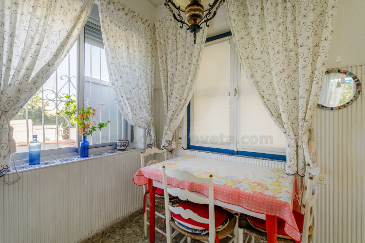 Detached chalet with big garden near the sea