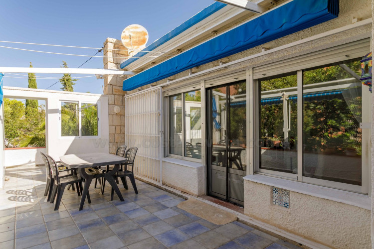 Detached chalet with big garden near the sea
