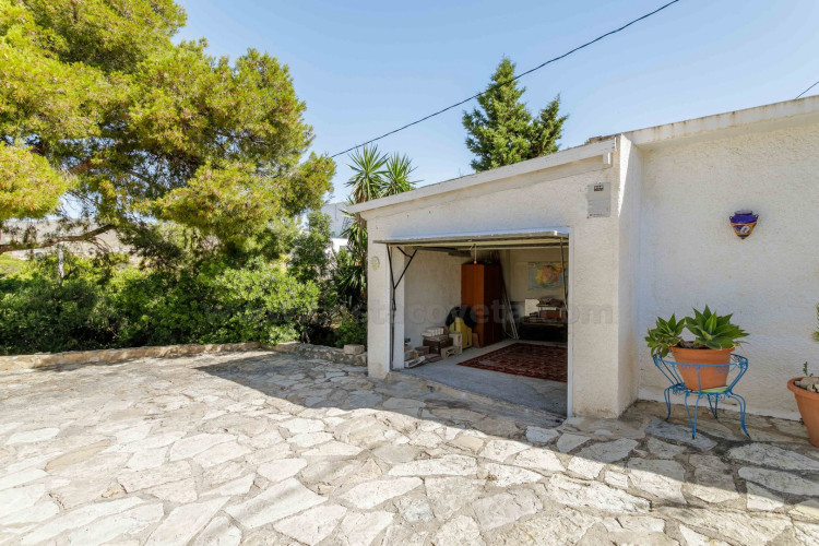 Detached chalet with big garden near the sea