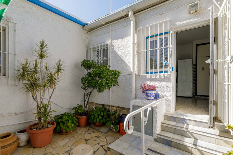 Detached chalet with big garden near the sea