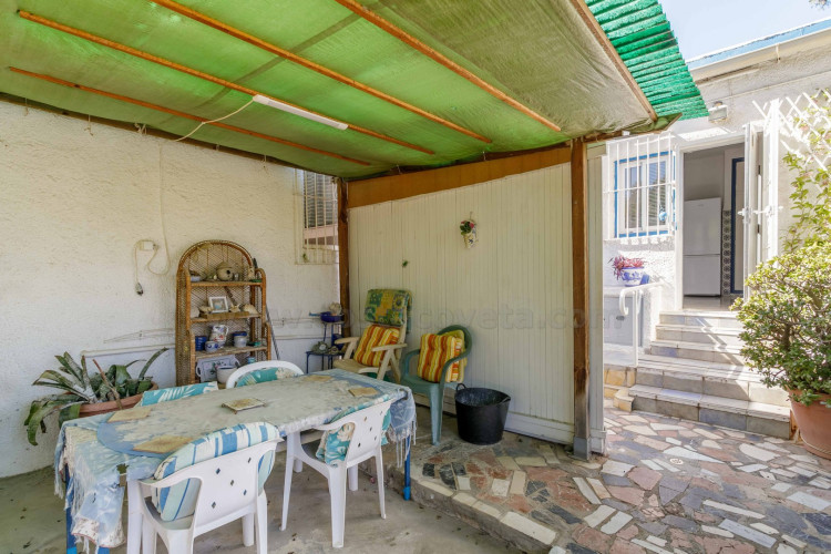 Detached chalet with big garden near the sea