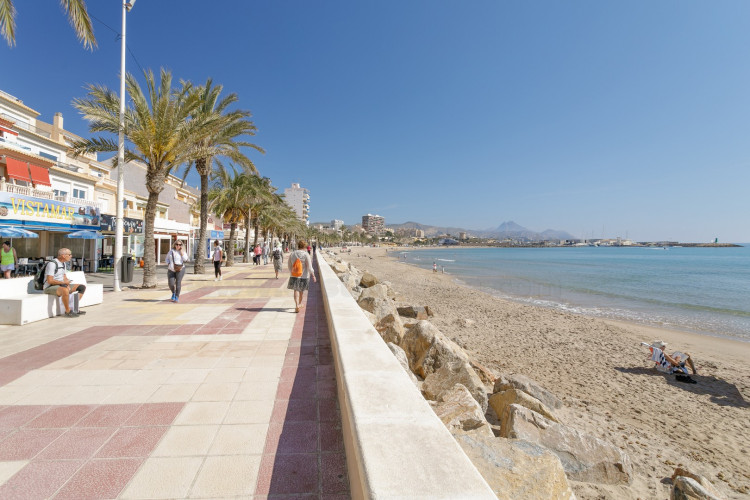Precioso piso en el corazon de campello muy cerca del mar