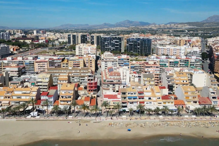 Precioso piso en el corazon de campello muy cerca del mar