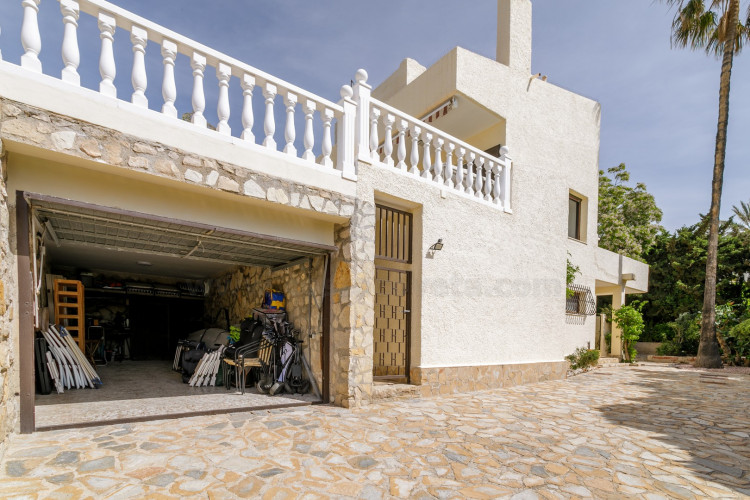 Espectacular chalet estilo mediterraneo cerca del mar