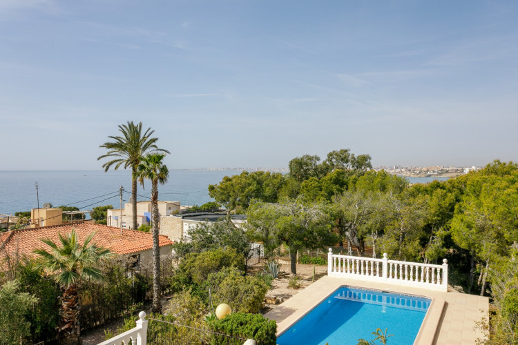 Espectacular chalet estilo mediterraneo cerca del mar