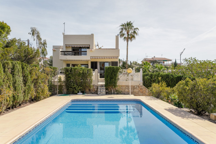 Espectacular chalet estilo mediterraneo cerca del mar