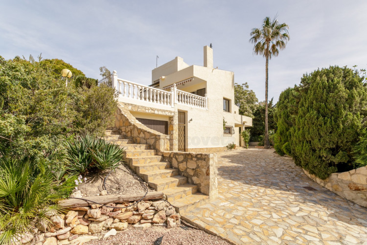 Espectacular chalet estilo mediterraneo cerca del mar