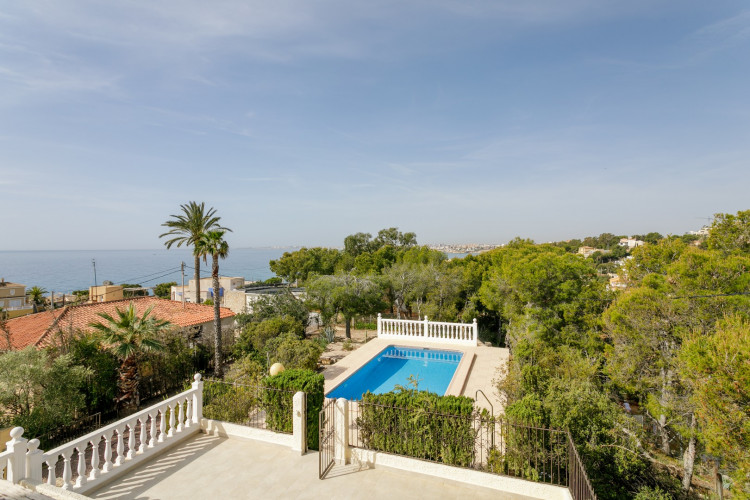 Espectacular chalet estilo mediterraneo cerca del mar