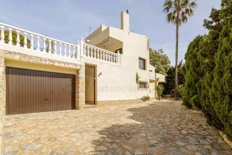 Espectacular chalet estilo mediterraneo cerca del mar