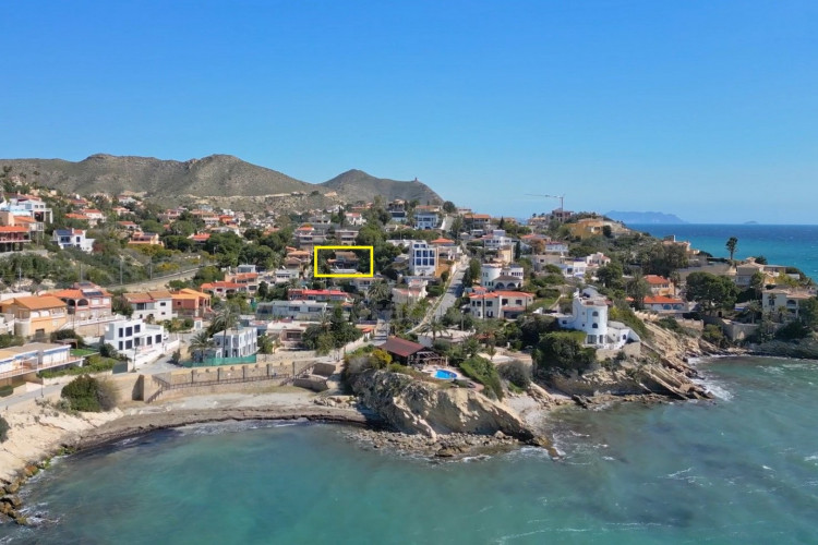 Chalet con vistas a la costa de alicante y a tan solo a 100m de la playa