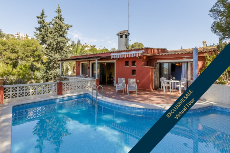 El Campello, Villa with views of the Alicante coastline and just 100 meters from the beach