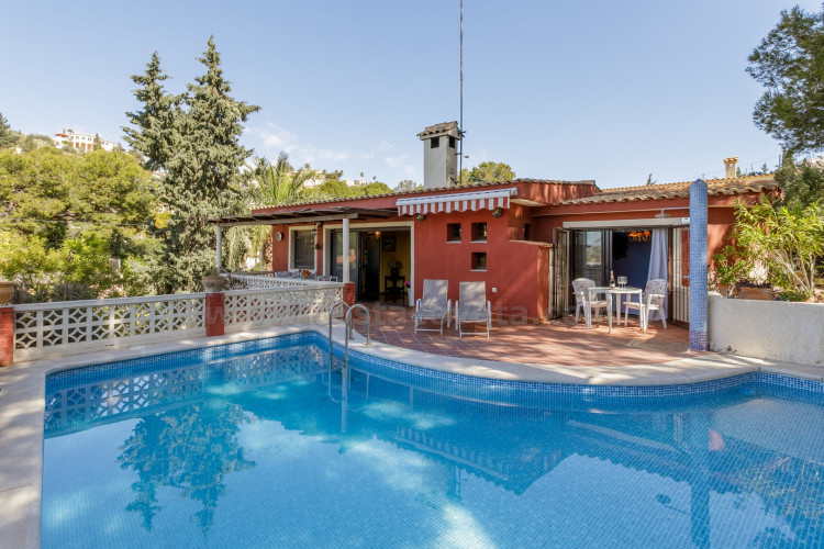 Chalet con vistas a la costa de alicante y a tan solo a 100m de la playa