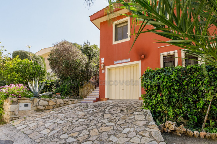 Chalet con vistas a la costa de alicante y a tan solo a 100m de la playa