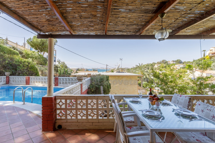 Chalet con vistas a la costa de alicante y a tan solo a 100m de la playa