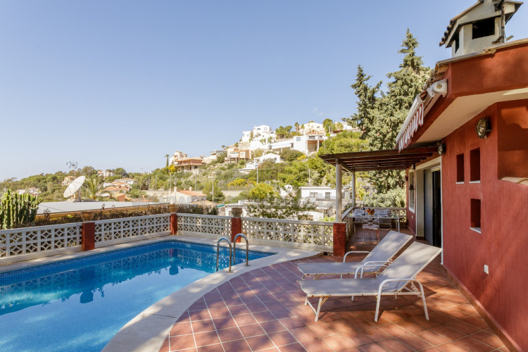 Chalet con vistas a la costa de alicante y a tan solo a 100m de la playa