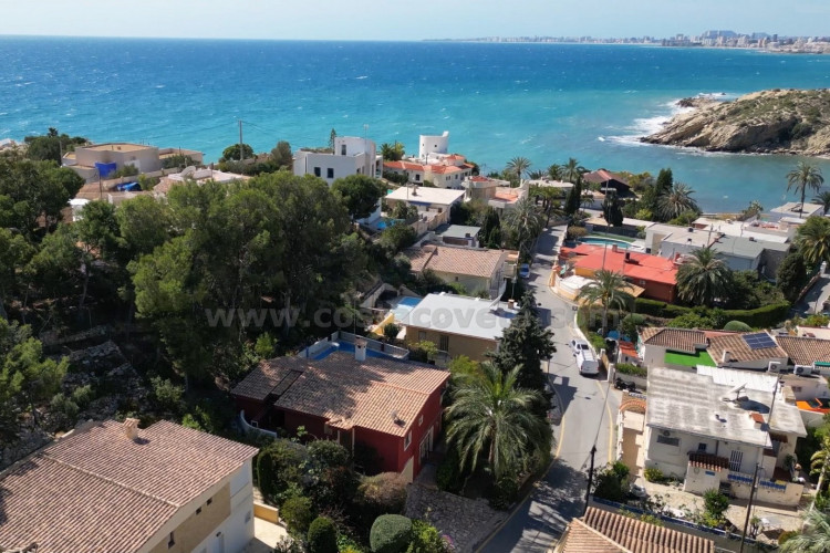 Chalet con vistas a la costa de alicante y a tan solo a 100m de la playa