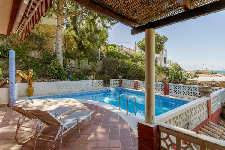 Chalet con vistas a la costa de alicante y a tan solo a 100m de la playa