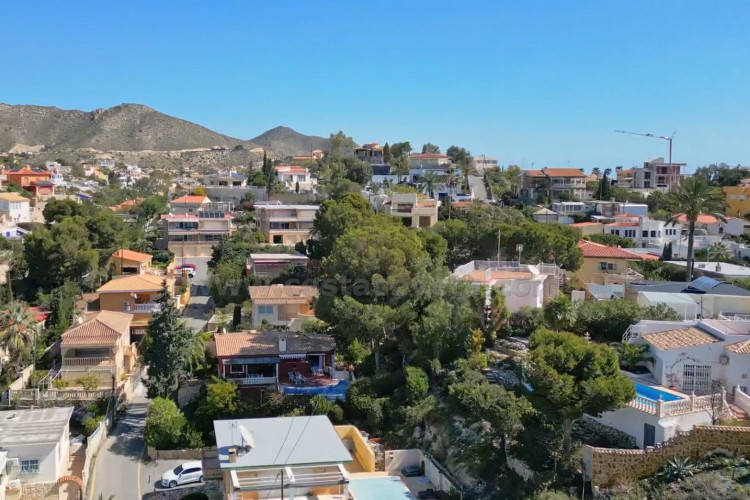 Chalet con vistas a la costa de alicante y a tan solo a 100m de la playa