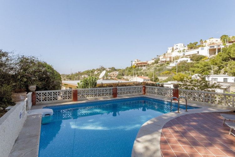 Chalet con vistas a la costa de alicante y a tan solo a 100m de la playa