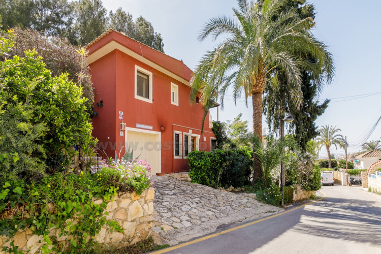 Chalet con vistas a la costa de alicante y a tan solo a 100m de la playa
