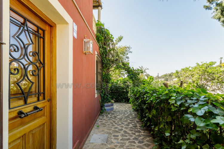 Chalet con vistas a la costa de alicante y a tan solo a 100m de la playa