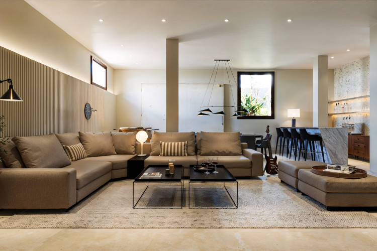 Luxury new-build villas with swimming pool and sea views