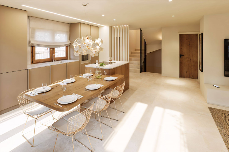 Luxury new-build villas with swimming pool and sea views