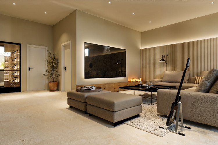 Luxury new-build villas with swimming pool and sea views