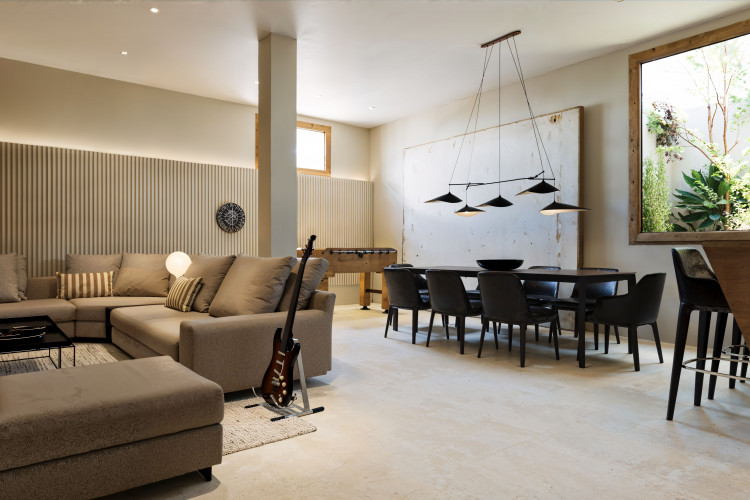 Luxury new-build villas with swimming pool and sea views