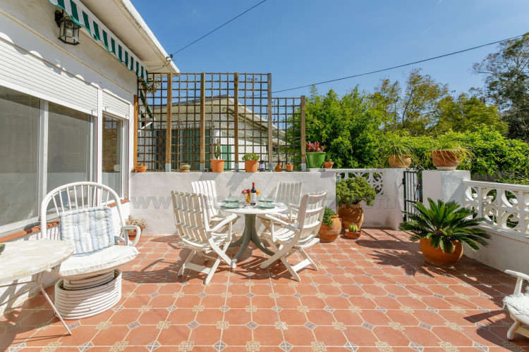 Mini-bungaló muy del mar con amplia terraza soleada y gran potencial de ampliación