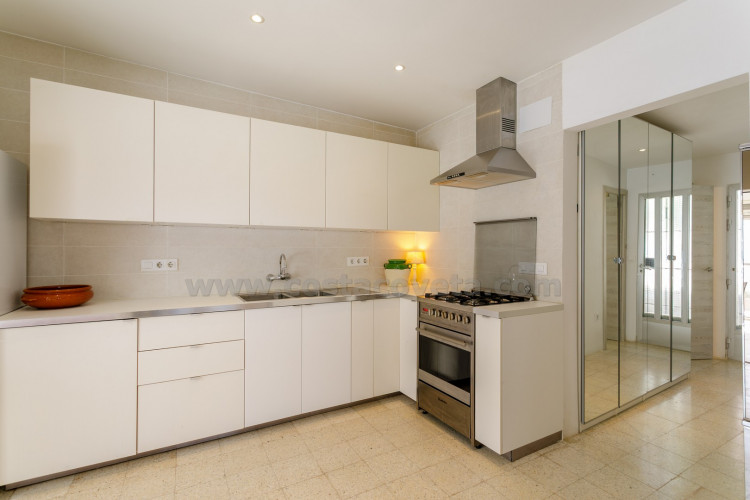 Mini-bungaló muy del mar con amplia terraza soleada y gran potencial de ampliación