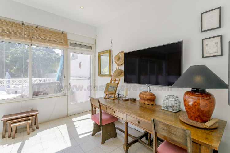 Mini-bungaló muy del mar con amplia terraza soleada y gran potencial de ampliación