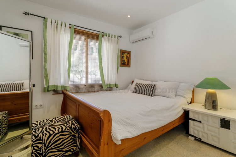 Mini-bungaló muy del mar con amplia terraza soleada y gran potencial de ampliación