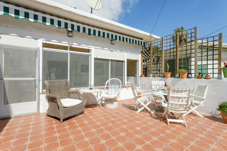 Mini-bungaló muy del mar con amplia terraza soleada y gran potencial de ampliación