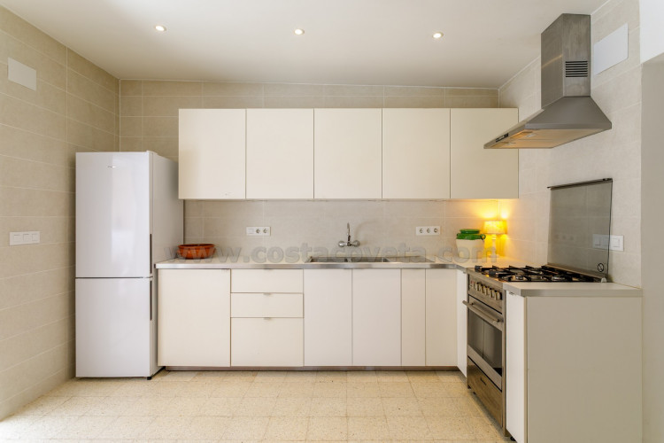 Mini-bungaló muy del mar con amplia terraza soleada y gran potencial de ampliación