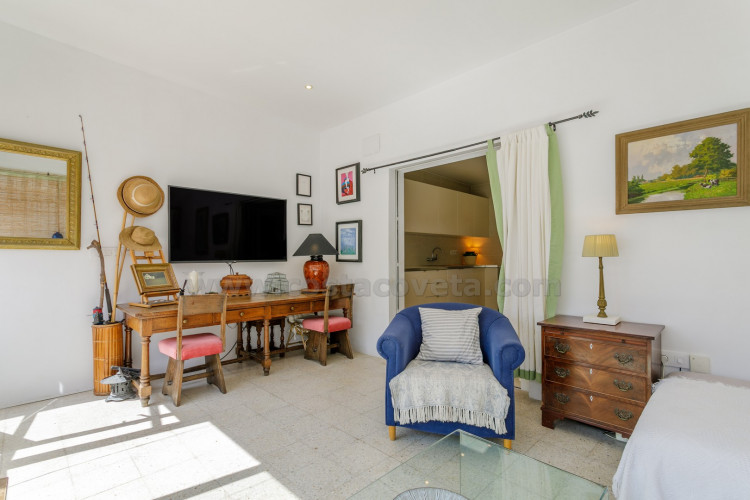 Mini-bungaló muy del mar con amplia terraza soleada y gran potencial de ampliación