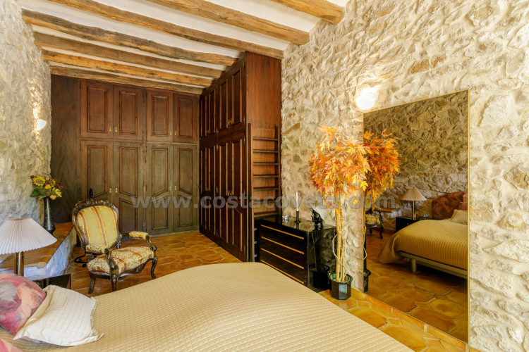 Exclusive luxury castle with extensive private grounds and breathtaking panoramic views